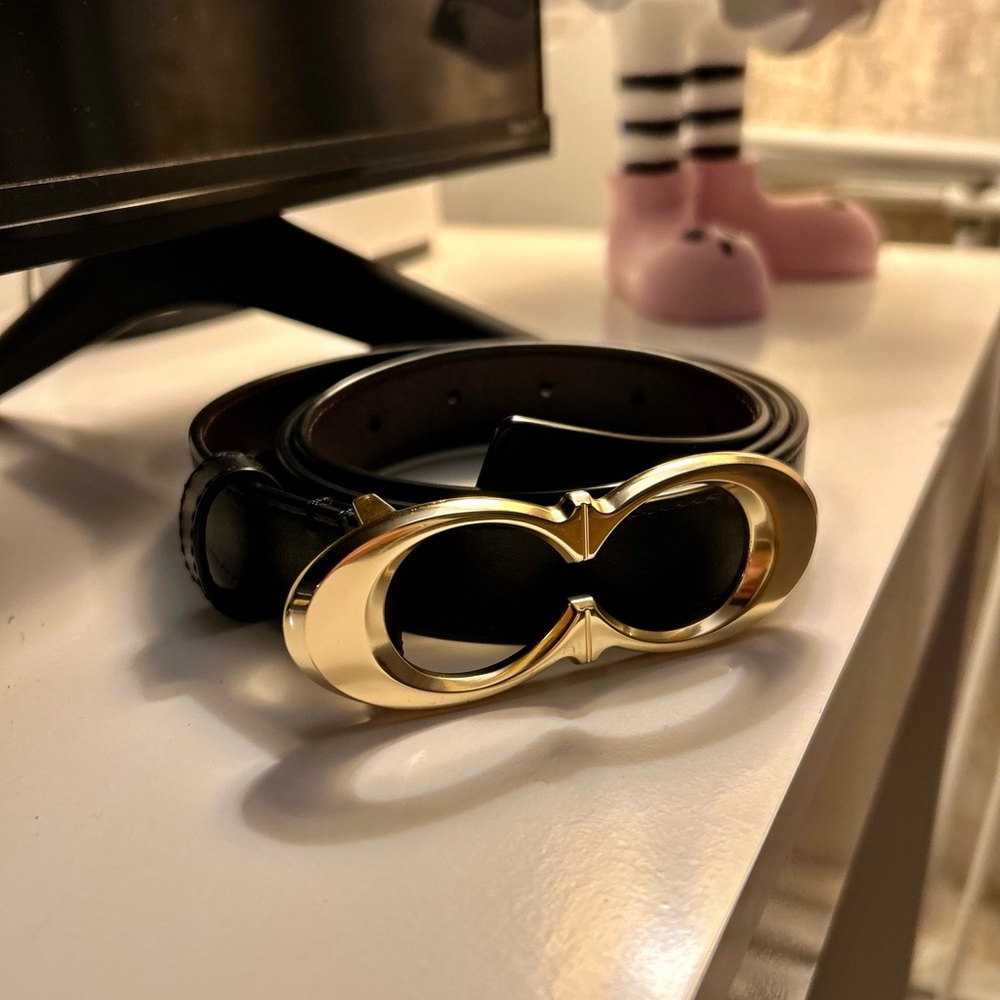Coach Elegant Black and Gold leather Belt